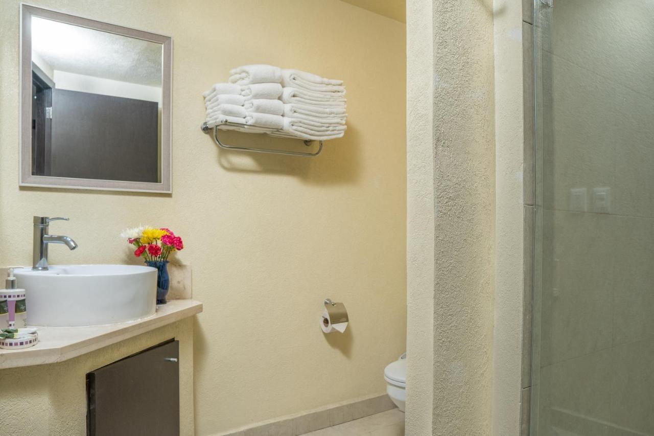 Ocean Front Condo Sleeps 4 Adults-Grand Venetian T3000-1606 Puerto Vallarta Eksteriør billede